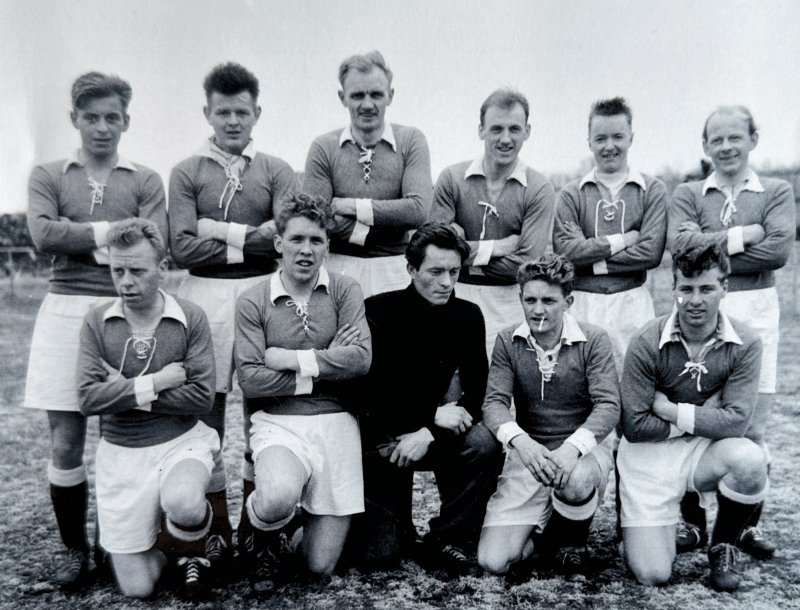 Ranheim ble vinnere av landsdelsserien 1953/54. Bilde tatt i forbindelse med kamp mot Kvik. Guldberg i bakre rekke, nr 2 fra høyre.